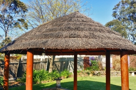 001-Oval_African_Re-thatch-960×300
